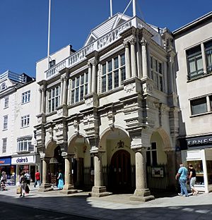 Exeter - High Street, Guildhall.jpg