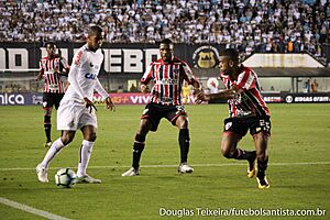 Lance de Santos 3 x 2 São Paulo, partida válida pelo Brasileirão 2017, disputada na Vila Belmiro (35660102752)