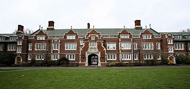 OldDormBlockReedCollege