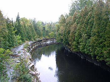 Rivière Ste-Anne.jpg