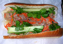 Bánh mì xíu mại-meatball-sandwich