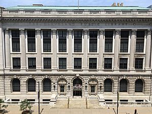 Cleveland Public Library (July 2018).jpg