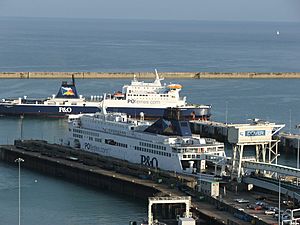 Dover Port 2 (Piotr Kuczynski)