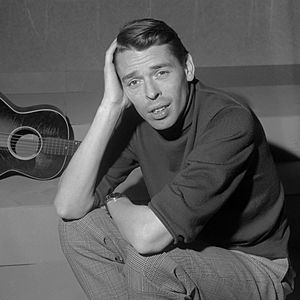 Jacques Brel (1962).jpg