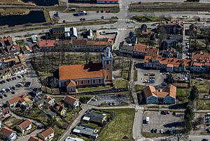 Mönsterås kyrka från luften.jpg