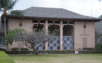 US-immigration-station-Honolulu-main-building.JPG