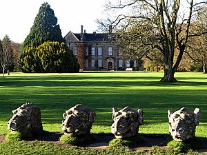 Wallington Hall (the classic view) - geograph.org.uk - 5597466.jpg