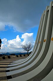 Yad Kennedy sloping columns