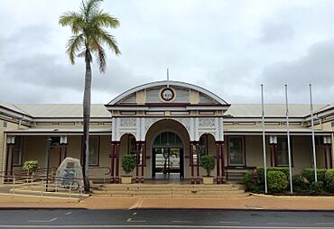 Emerald railway station, Queensland.jpg