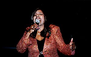 GLORIA GAYNOR - SUMMER 2012 (8317897865)