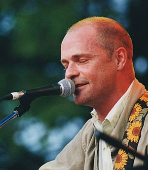 Gord Downie 2001 (cropped).jpg