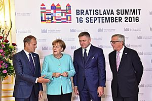 HANDSHAKE - BRATISLAVA SUMMIT 16. SEPTEMBER 2016 (29603840082)