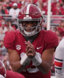 Tua Tagovailoa pre-snap versus the Auburn, Nov 27, 2018