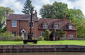 Dapdune cottage