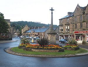 Floral roundabout, Bakewell - geograph.org.uk - 1407646.jpg