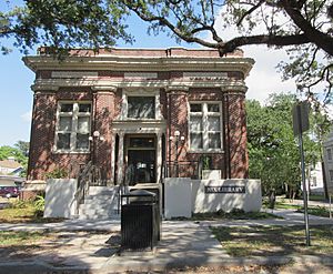 Nix Library, Carrollton, New Orleans, 22 June 2022