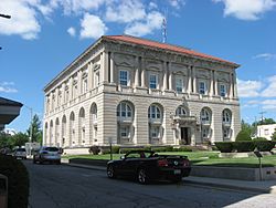 Putnam County Courthouse, downtown