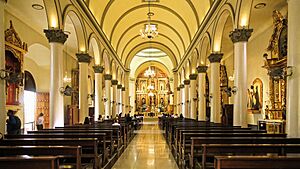 Vista interior catedral piura