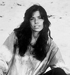 Carly Simon (1974).jpg