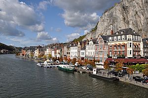 Dinant Meuse R01.jpg