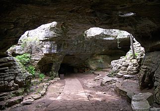 Longhorn cavern entrance