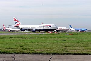 Queue.at.london.airport.arp