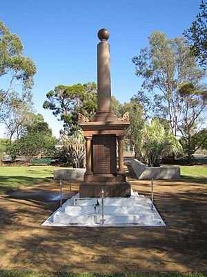 Mitchell War Memorial, 2013.jpg