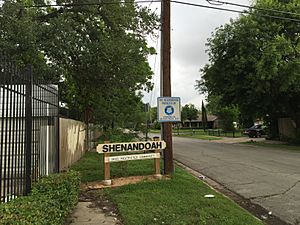 ShenandoahsignHoustonTX