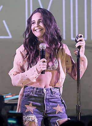 Bea Miller 06 28 2017 -2 (36534209701) (cropped).jpg