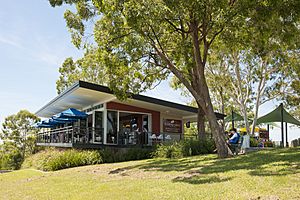 Mt Gravatt Outlook kiosk (7126585811)