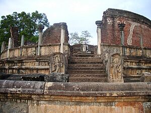 Polonnaruwa-temple11