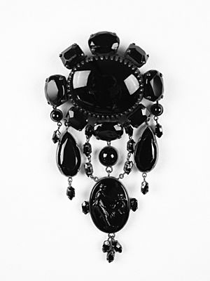 Schwarzer Trauerschmuck2