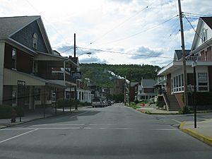 1792 - Roaring Spring - Main St at Grand St