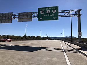 2018-10-18 13 26 05 View south along U.S. Routes 340 and 522 and east along Virginia State Route 55 (Shenandoah Avenue) crossing the South Fork Shenandoah River in Front Royal, Warren County, Virginia