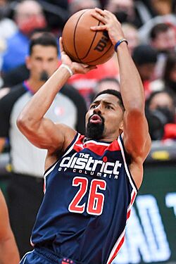 Spencer Dinwiddie (51646007461) (cropped2).jpg