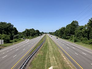 2021-06-29 11 02 10 View north along Interstate 295 from the overpass for Mercer County Route 583 (Princeton Pike) in Lawrence Township, Mercer County, New Jersey