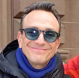 Hank Azaria (25755582981) (cropped1).jpg