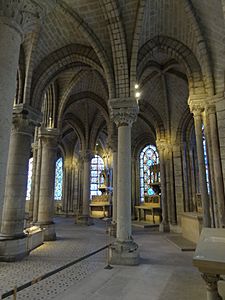 Saint-Denis (93), basilique Saint-Denis, déambulatoire 2