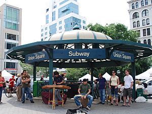 Union Square Subway 3760070985 d4b6a3d4fa2.jpg