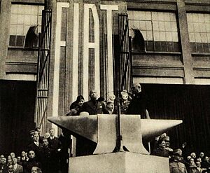 Mussolini visiting Fiat, 1932