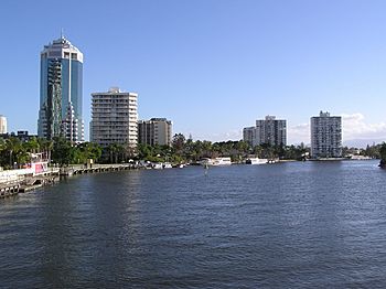 Narang River in Surfers Paradise.jpg