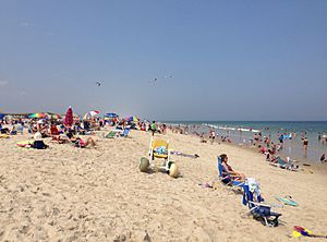 2013-08-21 14 49 33 View north up the beach from the middle of the beach at Bathing Beach Number 1 in Island Beach State Park