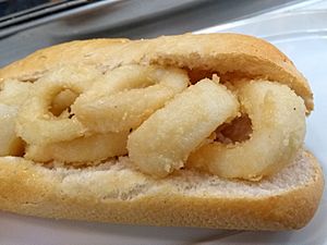 Bocata de calamares (cropped)