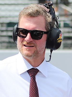 Dale earnhardt jr (53167516235) (cropped)