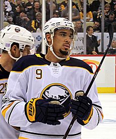 Evander Kane 2017-11-14.jpg