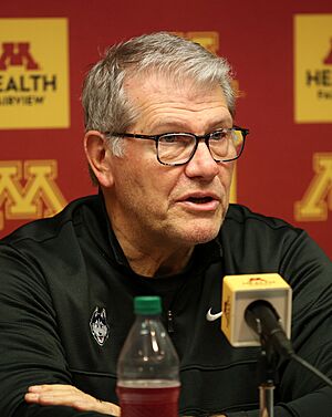 Geno Auriemma (53346280904) (cropped).jpg