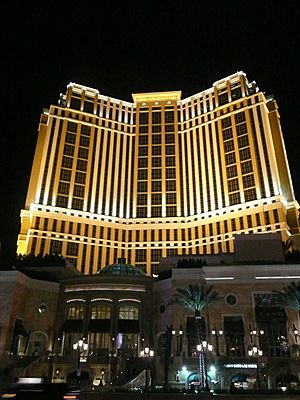 Palazzo-at-night