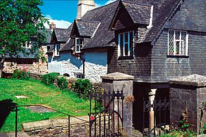 Totnes Guild Hall.jpg