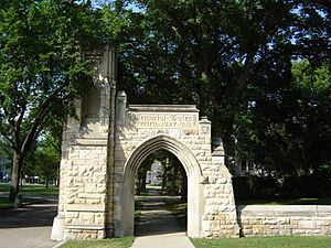 UofSMemorialGates-6