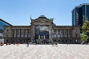 Vancouver Art Gallery (29787380987).jpg